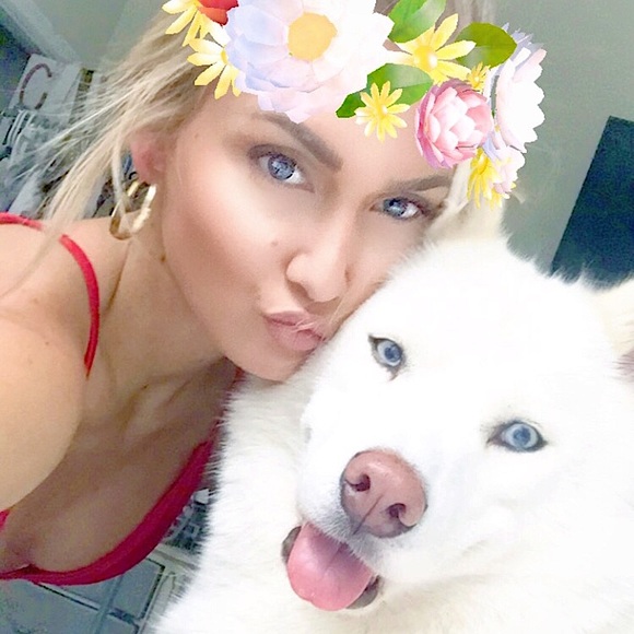 Meet Your Posher, Amanda! - Picture 2 of 11